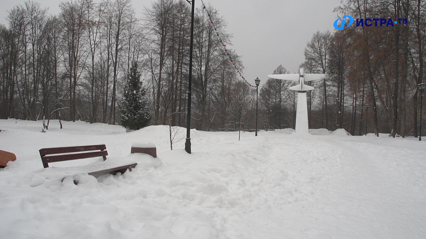 Парк утопает в снегу. Кто в ответе?
